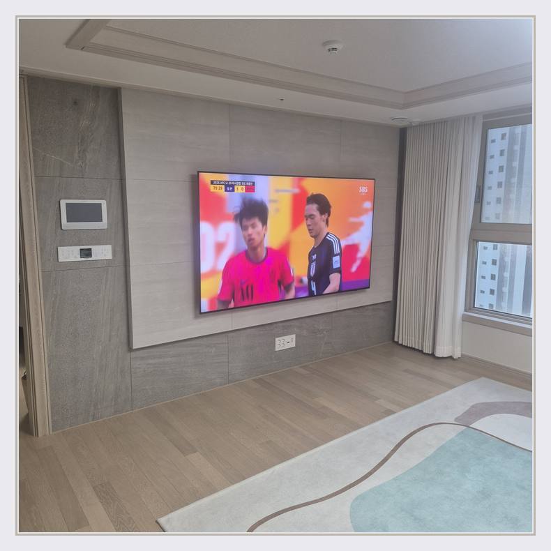 침실 쪽 TV 화면과 주변 가구 간격 · 스탠드 나사 분해 순서