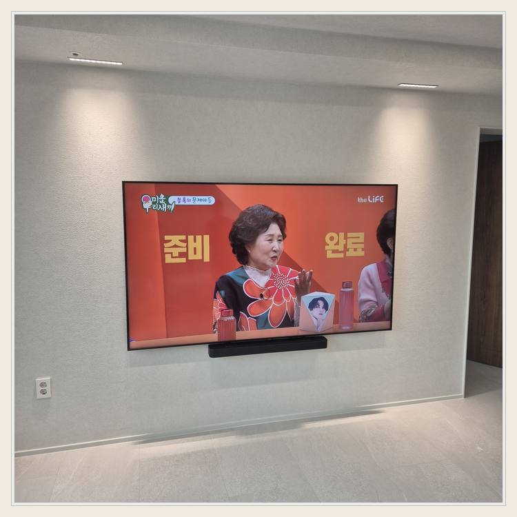밝은 실내 벽걸이 화면의 중심선 · 장시간 사용 발열 대책