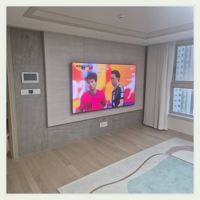 침실 쪽 TV 화면과 주변 가구 간격 · 벽면 평활도와 수평 측정