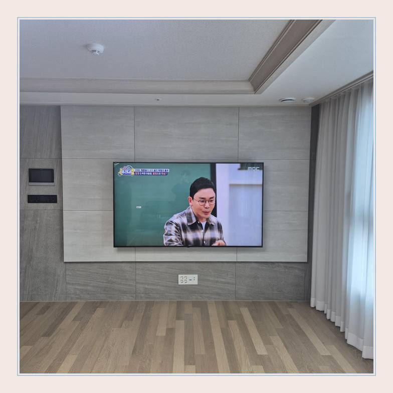 벽면에 걸린 TV와 창가 쪽 간격 · 대형 TV 운송 포장 점검